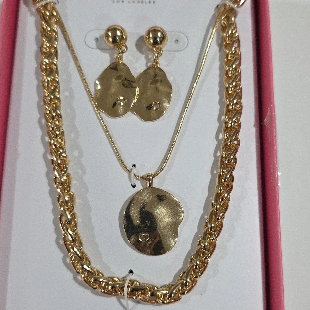 Laundry by Shelli Segal Gold-Tone Necklace & Earrings Set – Elegant Jewelry